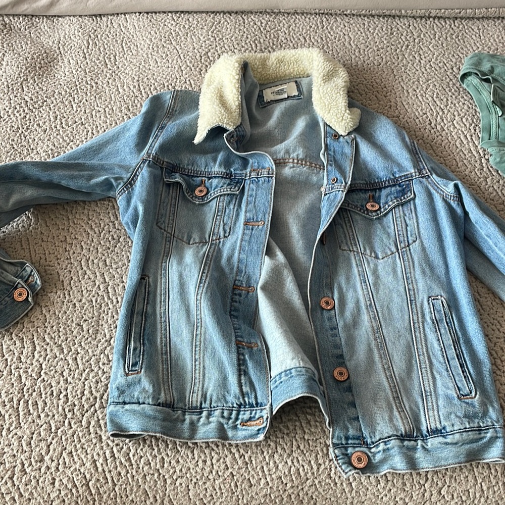 Denim jacket with fur on neck!